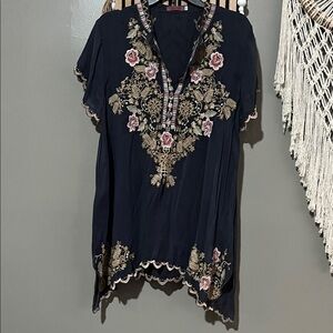 JOHNNY WAS Talum Floral Embroidered Blouse
Charcoal Gray Tunic Large Bohemian